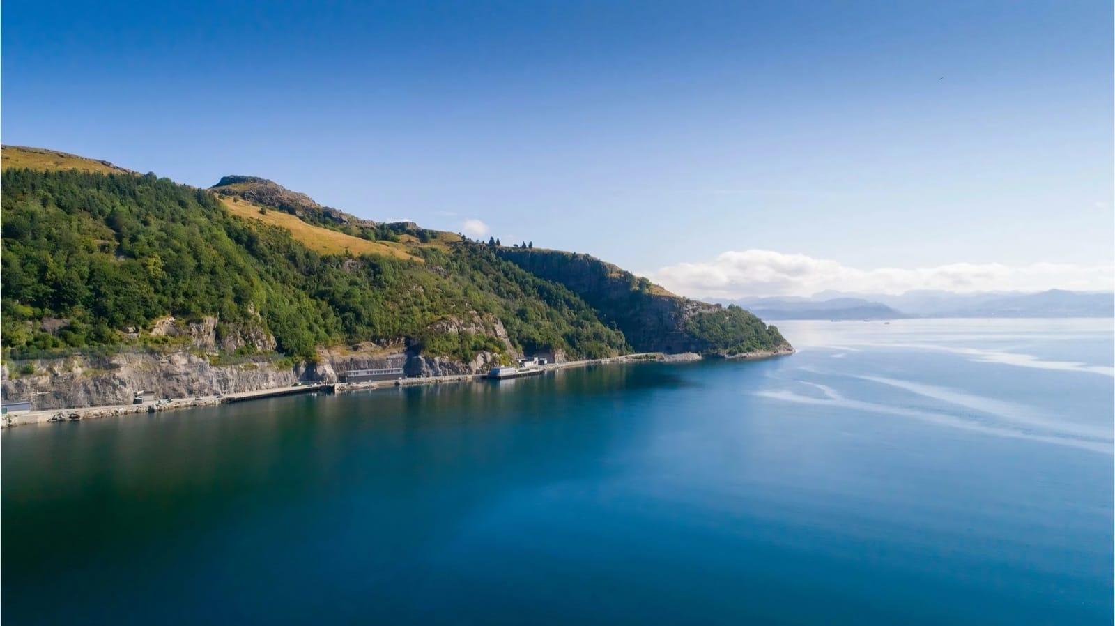 Green Mountain-datacentret ved fjorden på Rennesøy, Norge